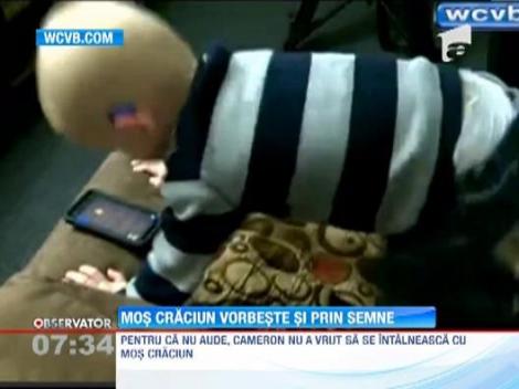 Magia din Ziua Sfanta! Mos Craciun a vorbit prin limbajul semnelor cu un copil care nu aude din SUA