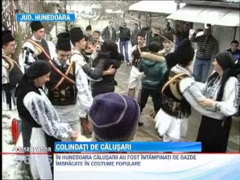 Traditiile de Craciun s-au pastrat in Hunedoara si Salaj. Calusarii au colindat din casa in casa