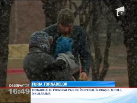 Tornadele au facut ravagii in statele Texas si Alabama. Zeci de mii de oameni, in bezna