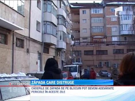 Caderile de zapada de pe blocuri, provoaca haos pe strazi