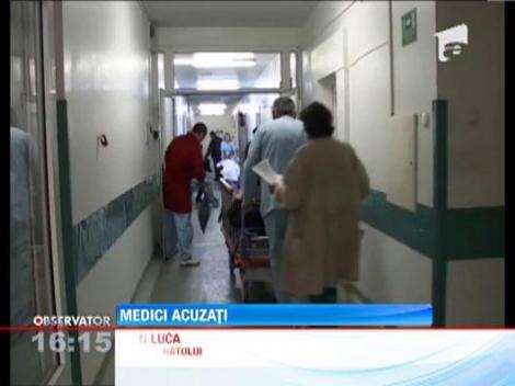 Un barbat acuza doi medici ca i-au lasat tatal sa moara