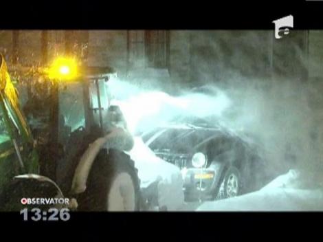 Canada, lovita de cea mai mare furtuna de zapada din ultimii ani. Mii de oameni participa la deszapezire