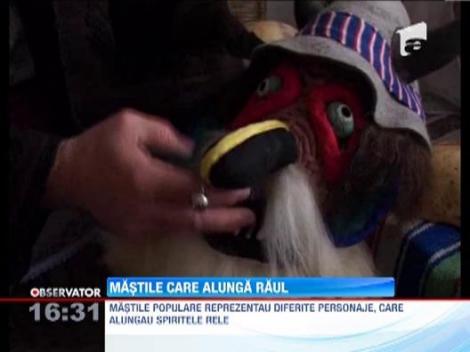 Traditie de Anul Nou: Mastile care alunga raul