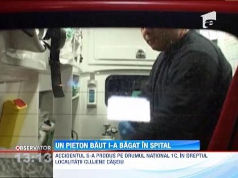 Grav accident rutier in Cluj! Un microbuz s-a rasturnat intr-un sant