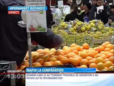 Romanii care si-au terminat proviziile au luat cu asalt hipermarketurile