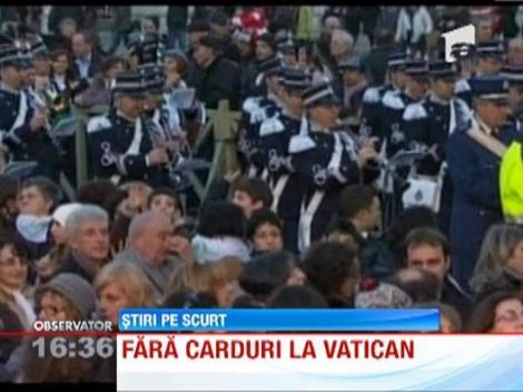 Platile prin card au fost suspendate la Vatican