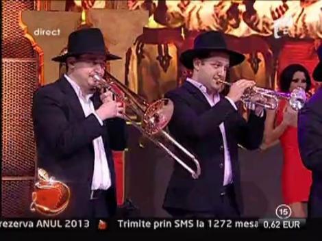 Premiera la Un Show Pacatos! Viorica, Margherita si Ionita Clejani - "Da, da, dragostea!"