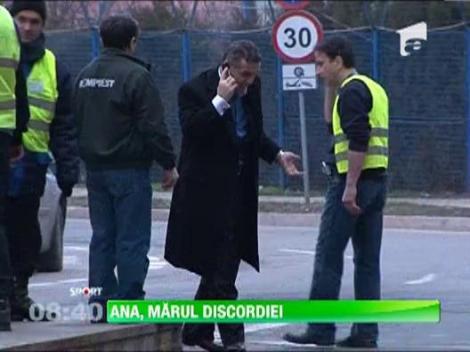 Reghecampf i-a dat interzis sotiei manager sa mai lucreze cu Steaua!