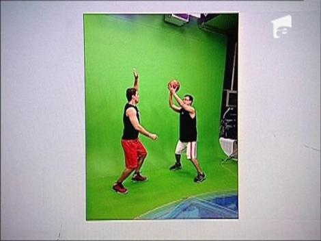 Mircea Badea si Ciutacu se pregatesc pentru un meci de baschet