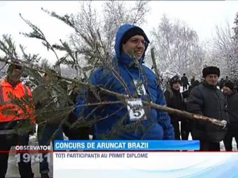Bucurestenii au participat la primul concurs de aruncat brazi