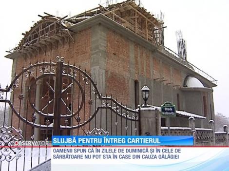 Intr-un cartier din Bucuresti poti asista la slujba chiar din balcon
