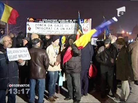 Peste 200 de oameni s-au reunit, aseara, in Piata Universitatii. S-a implinit un an de la protestele ce au zguduit Capitala in 2012