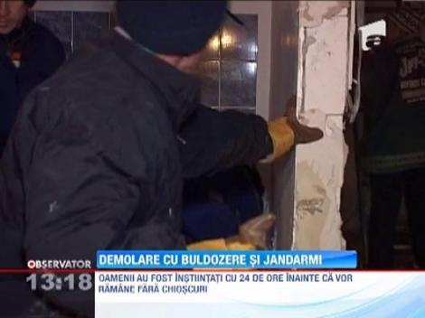 Zeci de chioscuri construite ilegal au fost puse la pamant, in Craiova