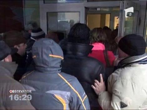 Soferii s-au calcat in picioare la schimba carnetele de conducere