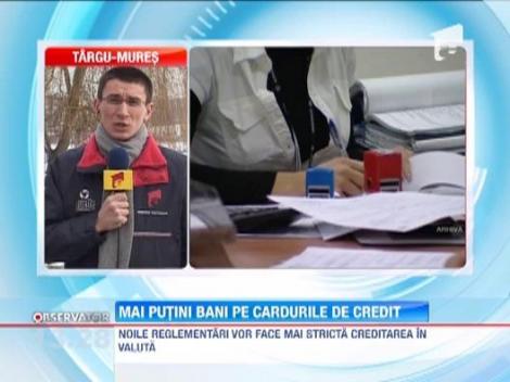 Vesti proaste pentru posesorii de carduri! Peste 650.000 de romani ar putea sa piarda sau sa le fie limitata suma creditata