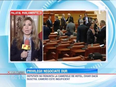 Parlamentarii nu vor sa renunte la cazarea la hotel, care ii costa pana la 9.000 de lei lunar