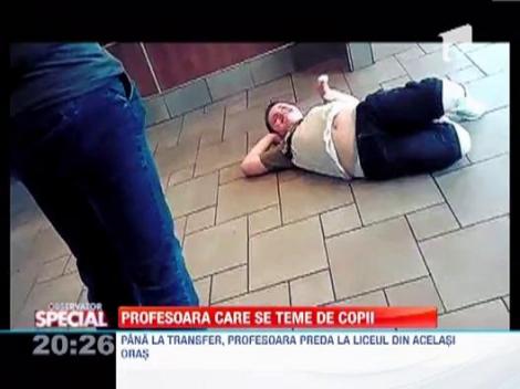 Observator Special: O americanca are fobie fata de copii, dar este profesoara la o scoala elementara