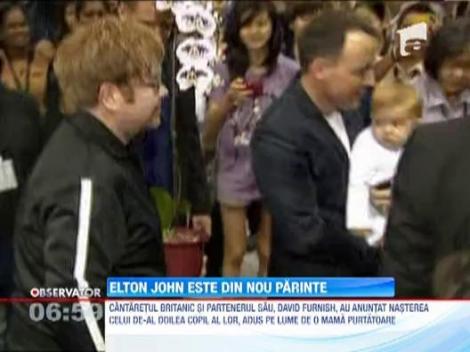 Doi barbati si... jumatate: Elton John si David Furnish sunt din nou parinti!