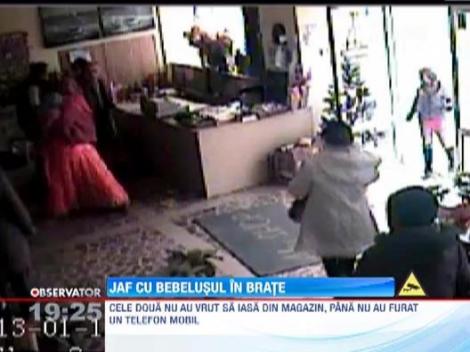 Furt in 30 de secunde la Constanta! Doua femei de etnie roma l-au jefuit pe patronul unui magazin de electronice