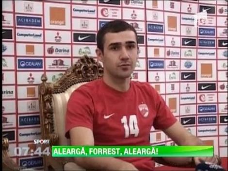 Talnar ii alearga pe "caini" prin padure