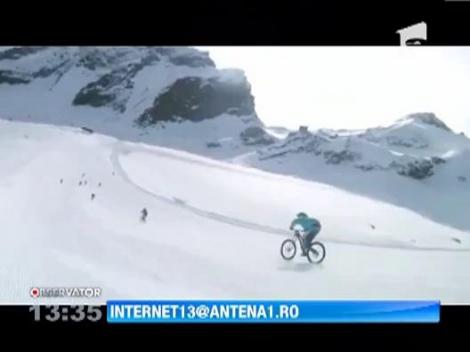 Cu bicicleta pe partie