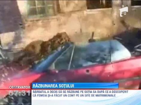 Un barbat a turnat BALEGAR peste masina sotiei, dupa ce a descoperit ca "umbla" pe retele matrimoniale
