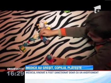 Drama unei familii din Petrosani: baietelul lor a fost operat de medici la mana gresita!