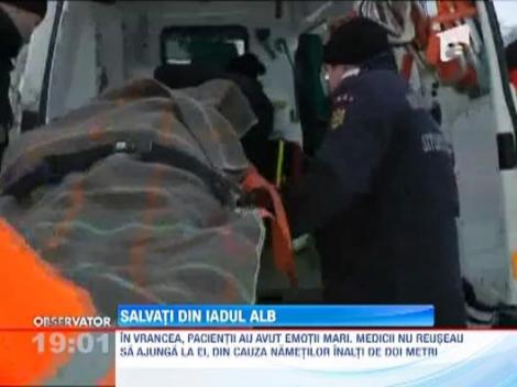 Vijeliile au izolat sate intregi in nordul tarii! Bolnavii au fost salvati cu elicopterele SMURD