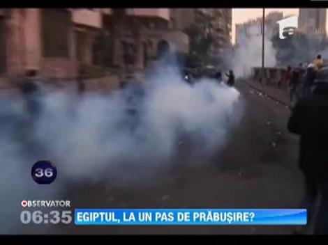 Presedintele Egiptului, avertizat de armata ca statul s-ar putea prabusi