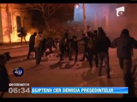 Continua ciocnirile violente din zona palatului prezidential de la Cairo