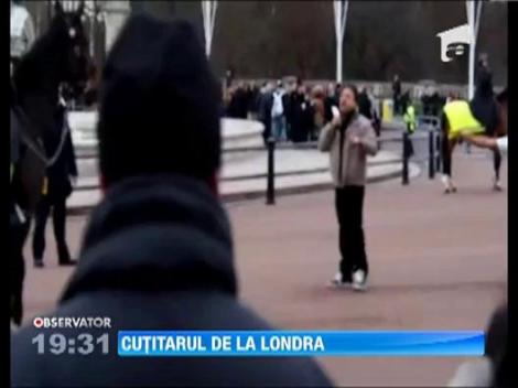 Londra: Un barbat a vrut sa se sinucida in fata Palatului Buckingham!