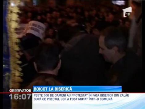 500 de oameni din Zalau au protestat fata de mutarea preotului lor intr-o comuna