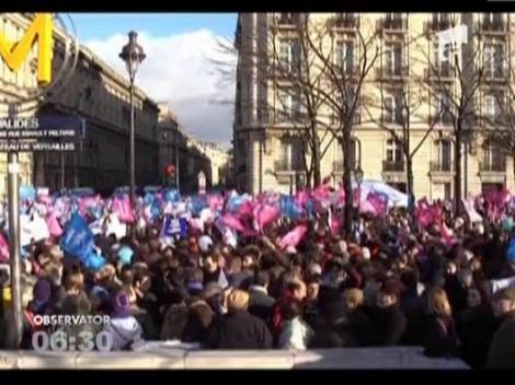 Franta a legalizat casatoria intre homosexuali: Zeci de mii de opozanti ai masurii au iesit in strada