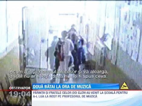 Profesor batut in fata elevilor