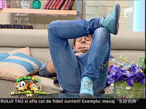 Vezi aici cum doarme familia lui Razvan Simion!