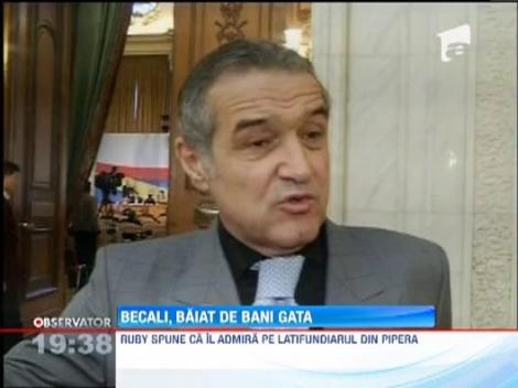 Gigi Becali a aparut, fara voia sa, pe coperta ultimului album al cantaretei Ruby