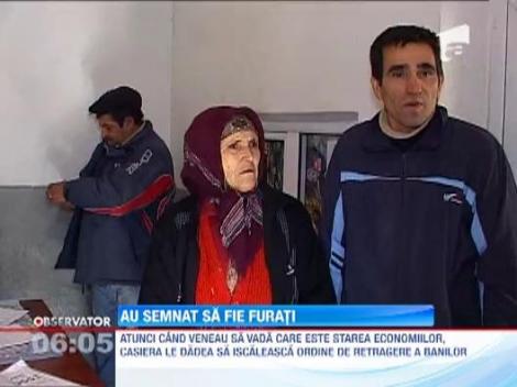 Zeci de batrani au fost lasati fara economii de angajata unei banci! Femeia a scos peste o suta de mii de lei din conturile lor