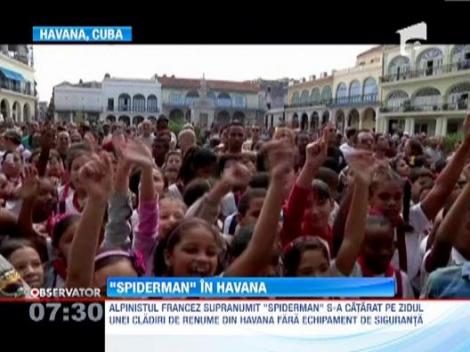 Cataratorul Alain Robert a escaladat, fara echipament de siguranta, un hotel de 27 de etaje din Cuba