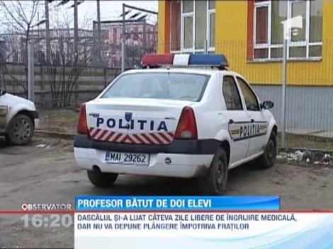 Un instructor de la o scoala speciala din Craiova, batut de doi elevi