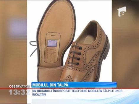 Un britanic a incorporat telefoane mobile in talpile unor incaltari