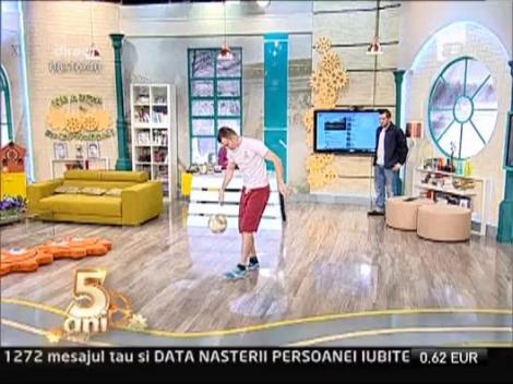 Usor, ca ne ia cu ameteala! O demonstratie de Freestyle Football romanesc