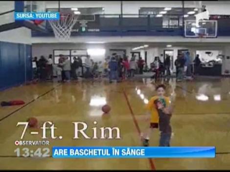 La numai doi ani, un baietel reuseste sa marcheze la cos din orice pozitie