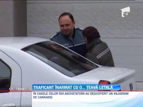 Inventivitate de roman: Un traficant de droguri si-a facut pusca dintr-o teava de calorifer