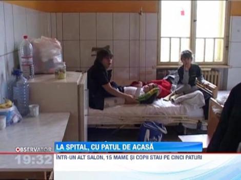 UPDATE / Doua mame si un copil impart acelasi pat in Spitalului Judetean din Arad