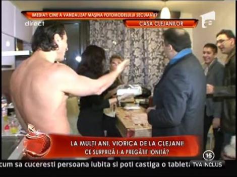 Un cadou... fierbinte! Viorica din Clejani a primit un stripper in dar de ziua ei! Cum a reactionat Ionita
