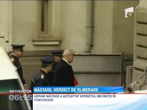 Instanta nu l-a lasat pe Adrian Nastase sa-si imbratiseze fiul in sala de judecata