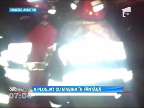 Un sofer grabit a plonjat cu masina in fantana din centrul Pietei Unirii