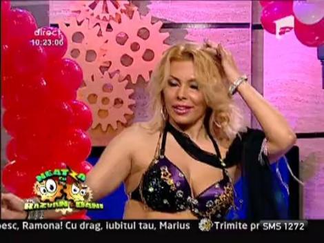 Jasmine a dansat pe muzica orientala la Neatza
