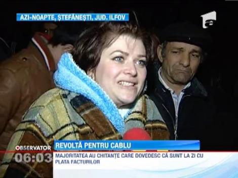 Localnicii din Stefanesti i-au sechestrat pe angajatii unei companii de cablu pentru ca nu au putut sa vada meciul Ajax-Steaua