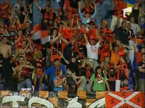 Mircea Lucescu a primit un cadou neobisnuit de la suporterii Sahtior: un portret din guma de mestecat!